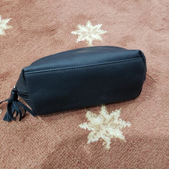 NWOT Women's Black Faux Leather Cosmetic Zipper Bag, Pouch 9 x 6 Inches - Picture 4 of 7